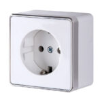 Розетка с заземлением Gallant (белая)