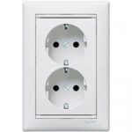Legrand Valena Розетка с заземлением 2-я белая