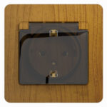 Schneider electric GLOSSA РОЗЕТКА с заземлением со шторками с крышкой, IP20, ДЕРЕВО ДУБ