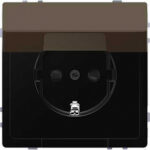 Розетка с заземлением, с защитными шторками и крышкой 16 А / 250 В~, безвинтовые зажимы Merten D-life, мокко металл