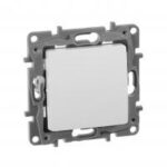 Legrand ETIKA Переключатель перекрёстный одноклавишный - Legrand Etika - 10А 250В винтовые зажимы - белы