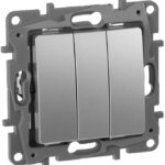 Legrand ETIKA Выключатель трехклавишный 10A 250B алюминий