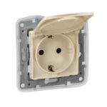 Legrand ETIKA Розетка с/з с крышкой IP44 слоновая кость механизм