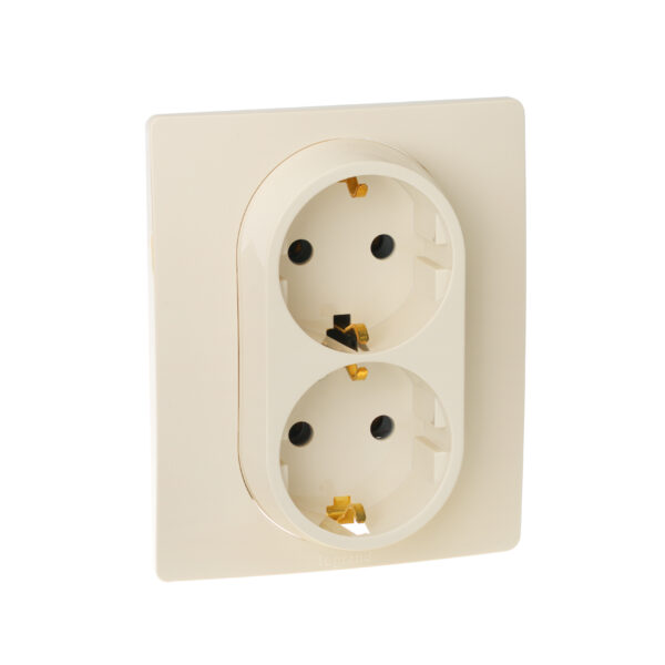 Legrand ETIKA Розетка с заземлением 2-я  слоновая кость