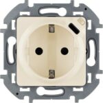 Legrand Inspiria розетка с заземлением (немецкий стандарт) со встроенным зарядным устройством USB C 1.5А 5В слоновая кость