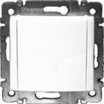 Legrand Valena Розетка с крышкой белая