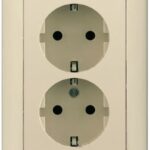 Legrand Valena Розетка с заземлением 2я слоновая кость