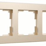 Рамка на 3 поста Platinum шампань